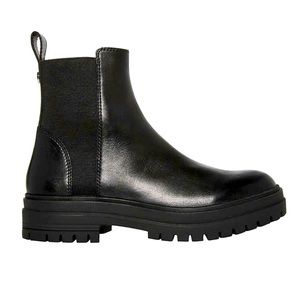 Steve Madden Ladie’s Leather Gore Chelsea boots Black Brand New pull on style